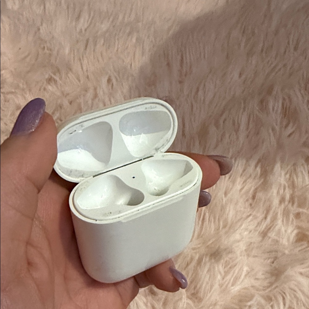 first/second gen airpods charging case